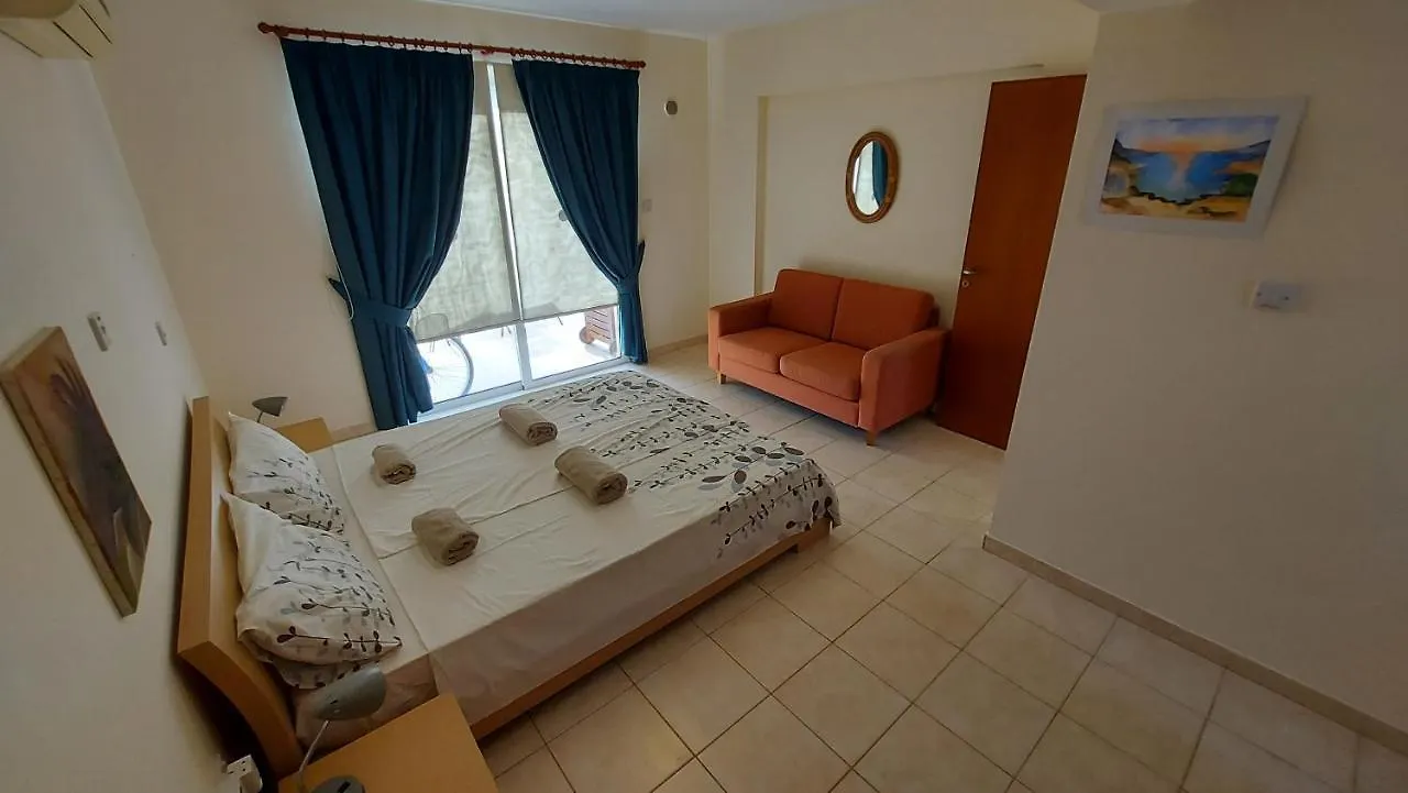 Nissi Golden Sand Lome קפריסין