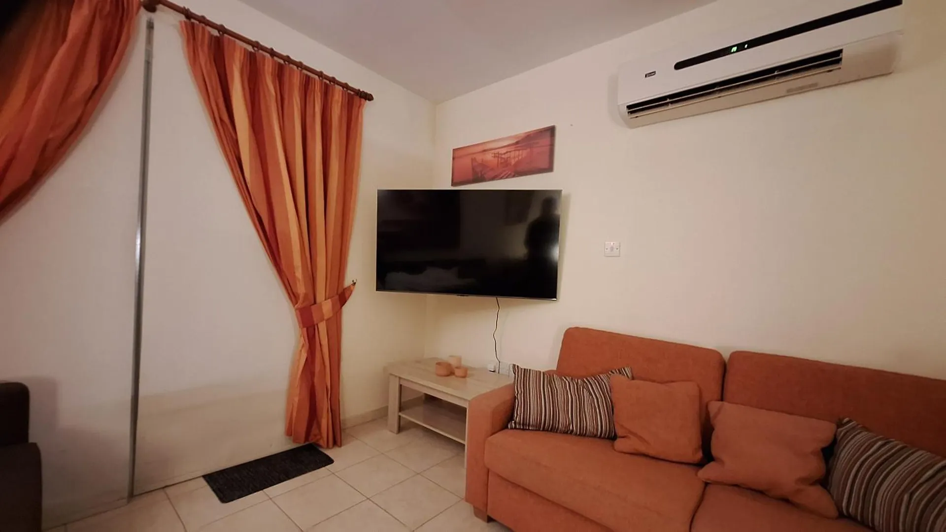Nissi Golden Sand Lome קפריסין